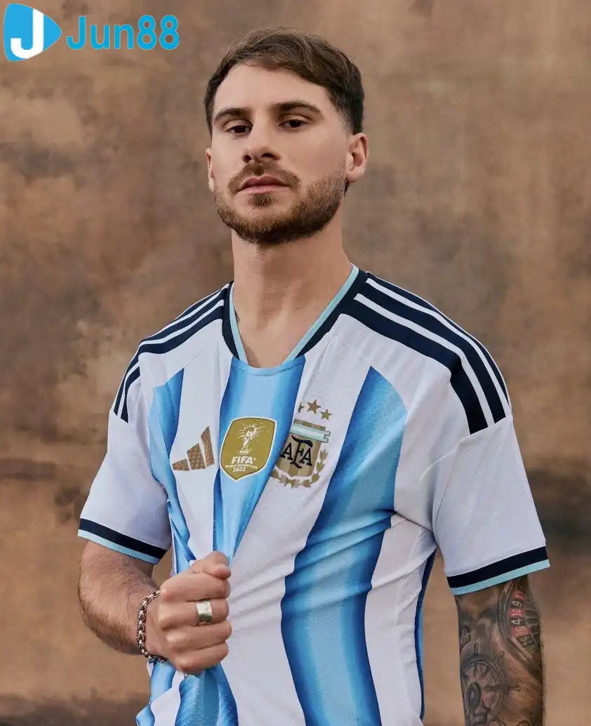 Mẫu áo đang gây sốt MXH với thiết kế đơn giản mà đẹp mắt (Ảnh: adidas) Mẫu áo đang gây sốt MXH với thiết kế đơn giản mà đẹp mắt (Ảnh: adidas)